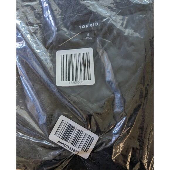 NWT Torrid 5X Deep Black Cinched Stretch Lace V-Neck Short Sleeve Bodysuit - Picture 7 of 7